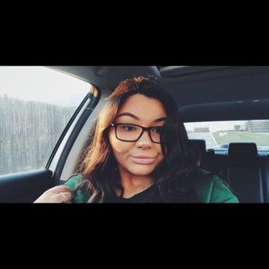 Meet your Posher, Elizabeth